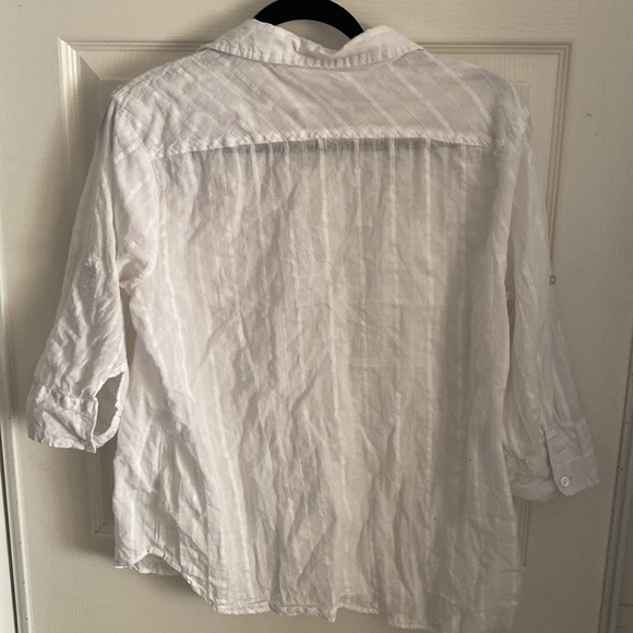 EDEN & OLIVIA casuAl white bilutton up - Picture 4 of 5